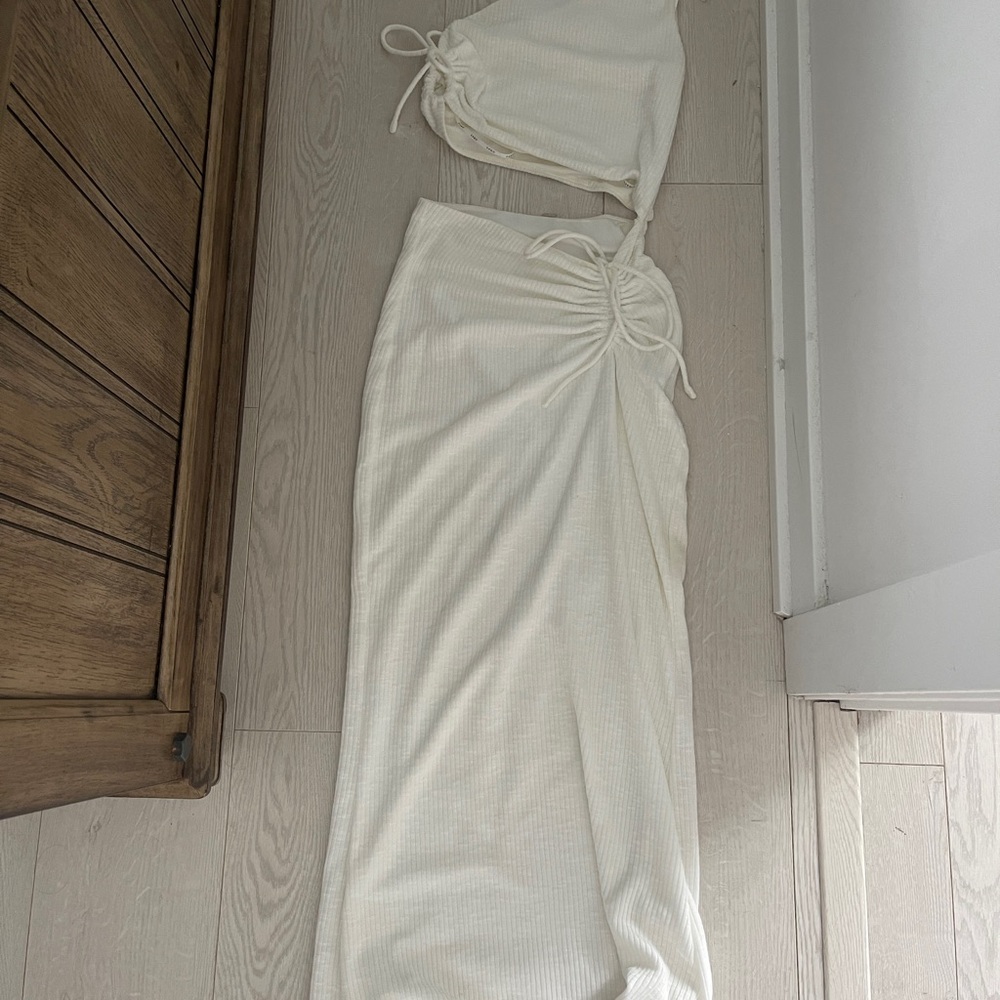 Elegant Sabo Skirt Cream Women's Dress